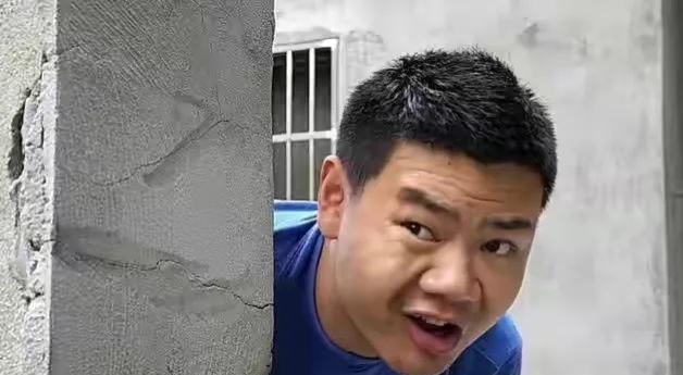 抖音F4成员现状_抖音网红表哥八卦视频-_表哥覃进展直播事业衰落